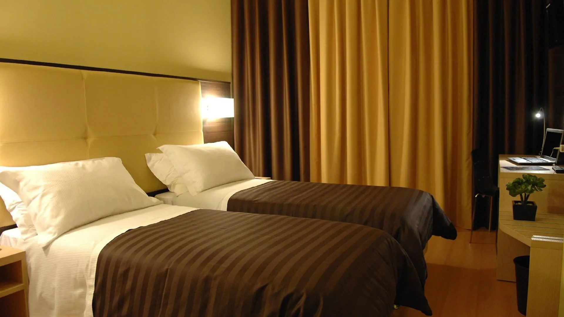 Hotel Alveri Mestre 3*,