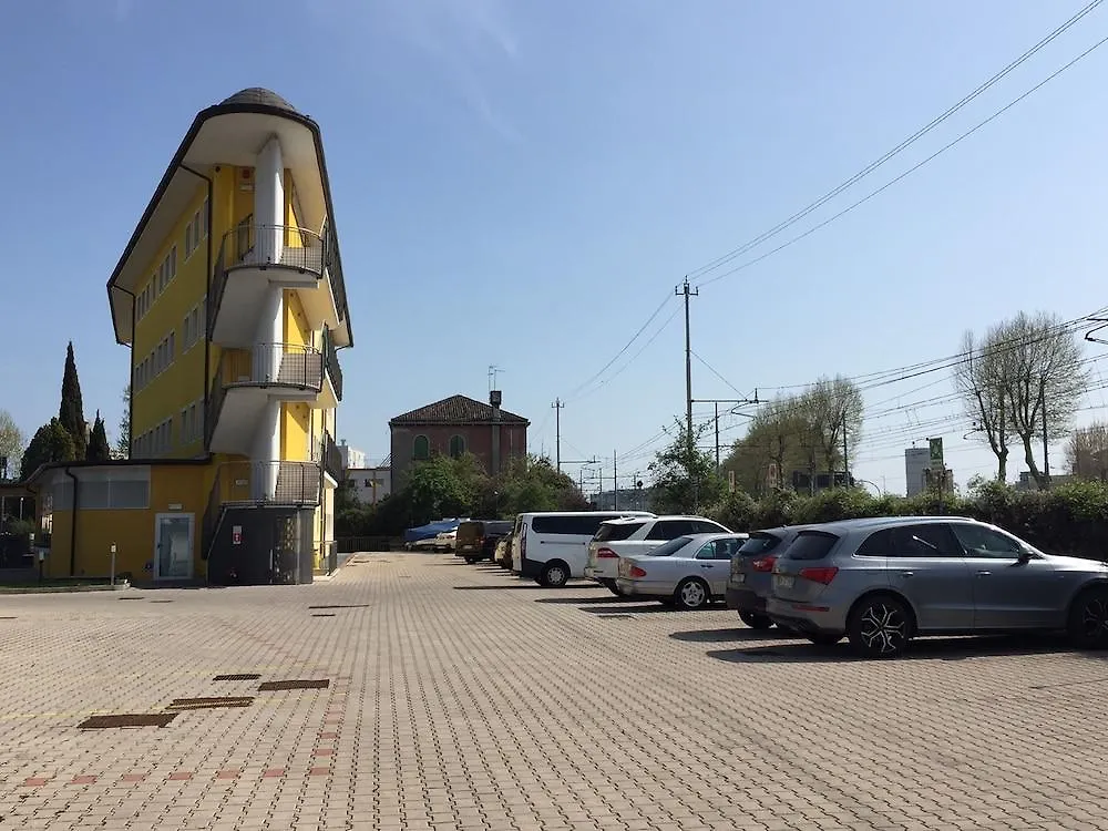 ***  Hotel Alveri Mestre Itália